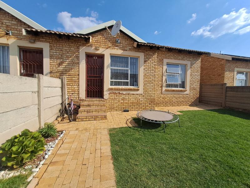 2 Bedroom Property for Sale in Olievenhoutbosch Gauteng