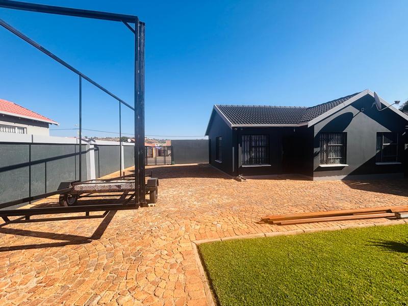 3 Bedroom Property for Sale in Fleurhof Gauteng