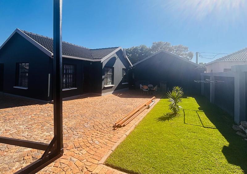 3 Bedroom Property for Sale in Fleurhof Gauteng