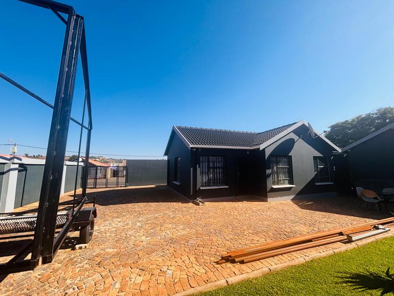 3 Bedroom Property for Sale in Fleurhof Gauteng