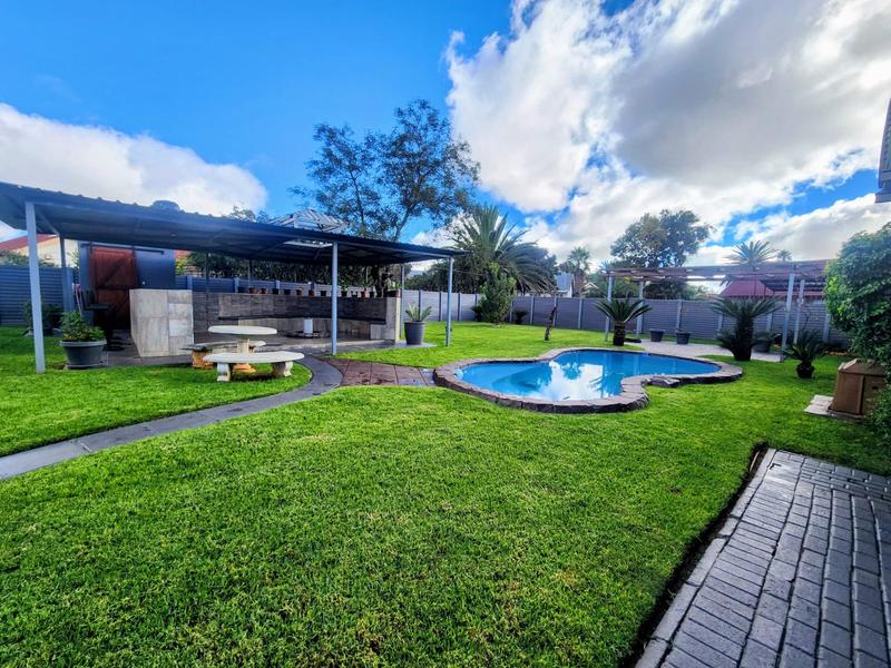 4 Bedroom Property for Sale in Helikonpark Gauteng
