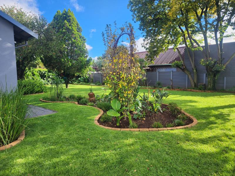 4 Bedroom Property for Sale in Helikonpark Gauteng