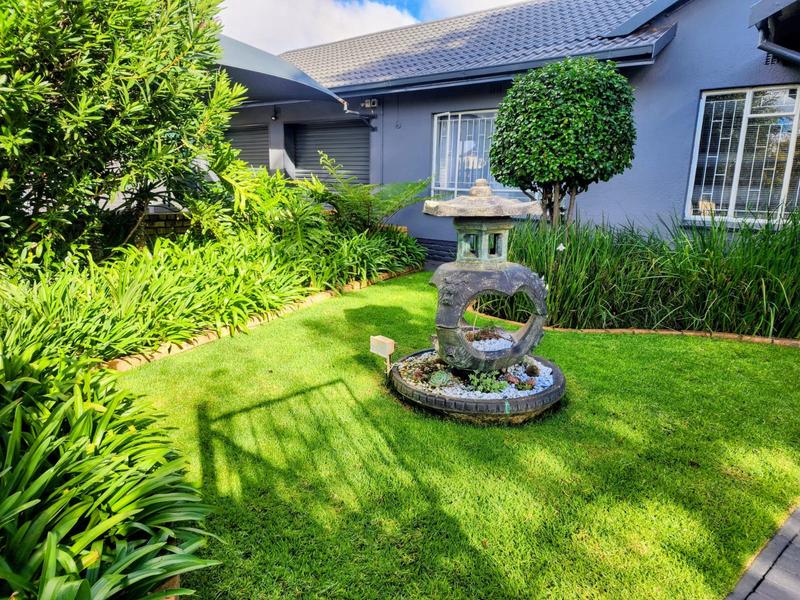 4 Bedroom Property for Sale in Helikonpark Gauteng