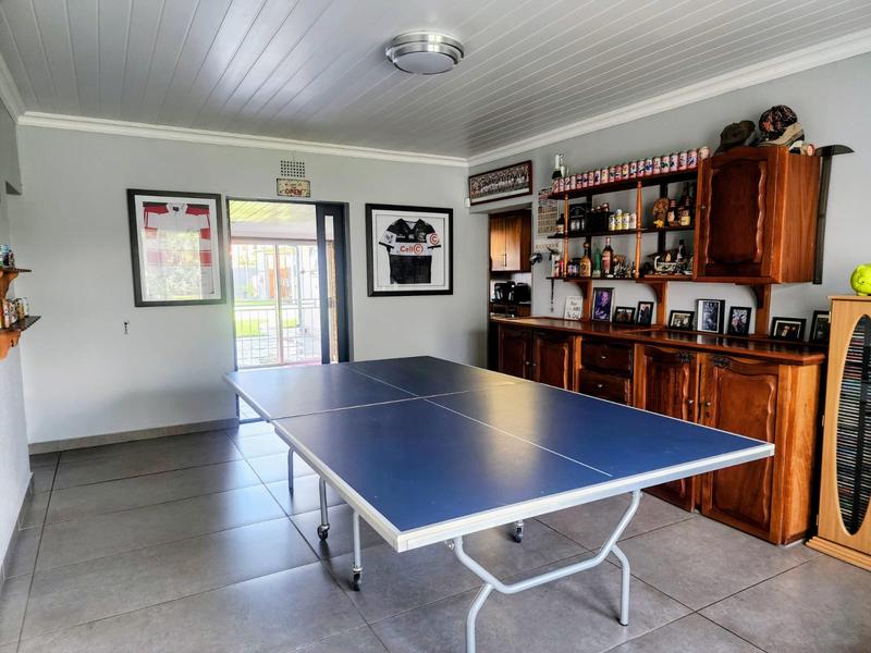 4 Bedroom Property for Sale in Helikonpark Gauteng