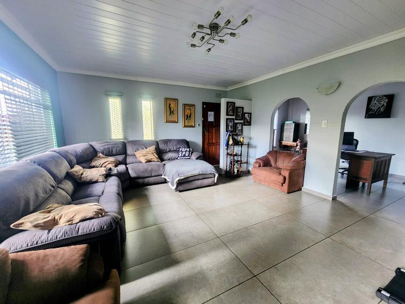4 Bedroom Property for Sale in Helikonpark Gauteng