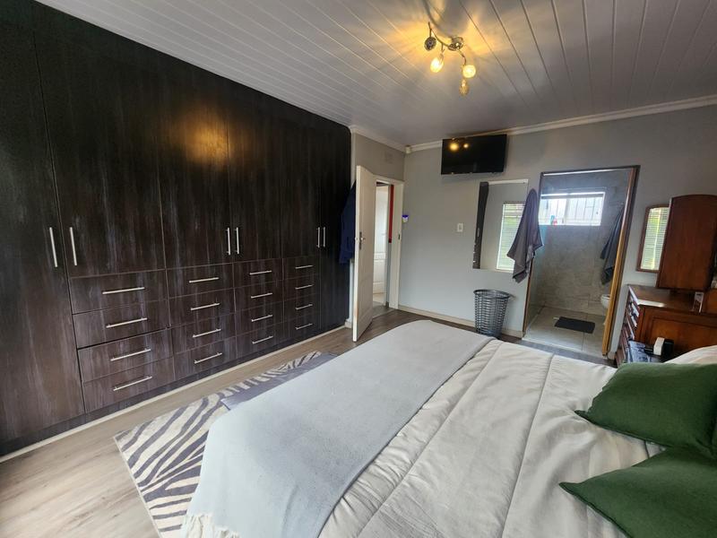 4 Bedroom Property for Sale in Helikonpark Gauteng