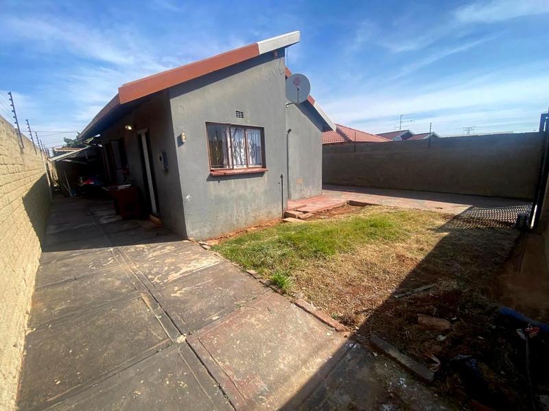 To Let 2 Bedroom Property for Rent in Protea North Gauteng