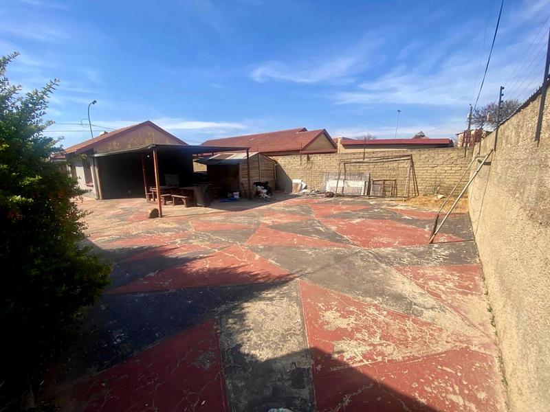 To Let 2 Bedroom Property for Rent in Protea North Gauteng