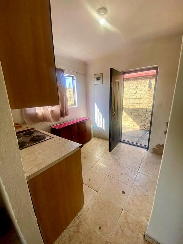 To Let 2 Bedroom Property for Rent in Protea North Gauteng