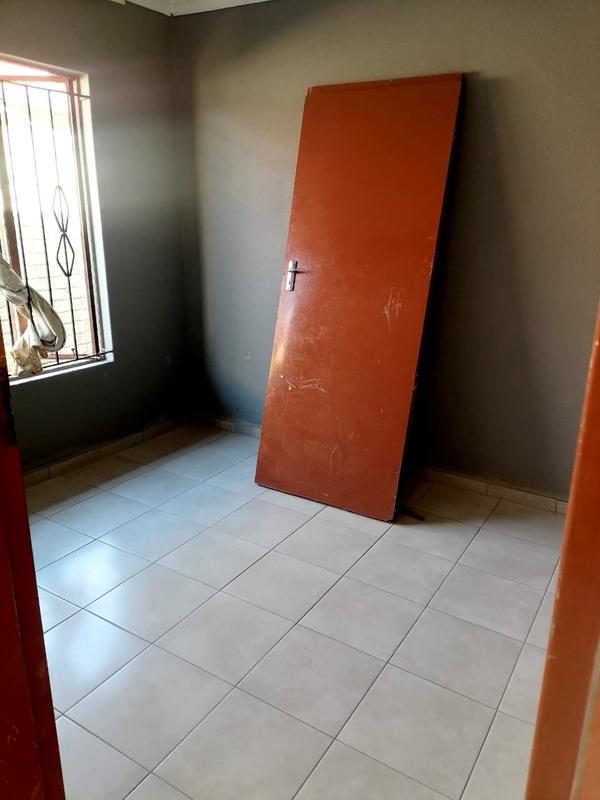 To Let 2 Bedroom Property for Rent in Protea North Gauteng