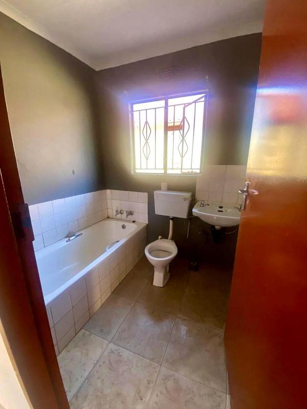 To Let 2 Bedroom Property for Rent in Protea North Gauteng