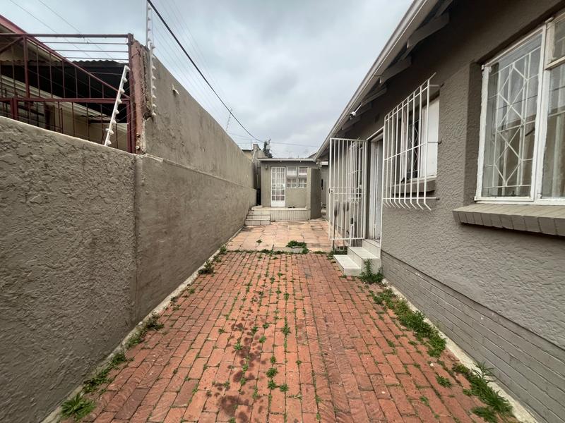 6 Bedroom Property for Sale in Orange Grove Gauteng
