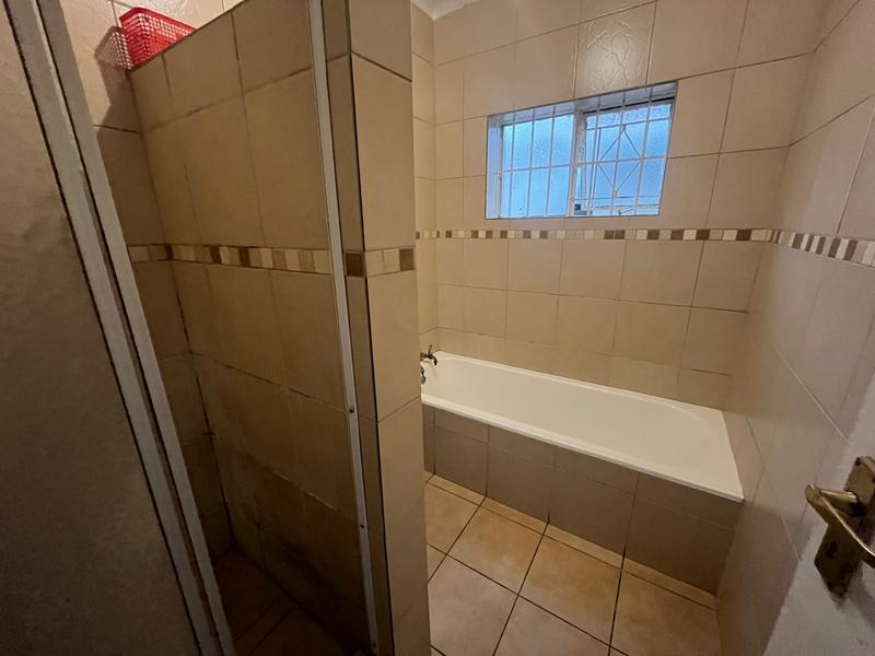 6 Bedroom Property for Sale in Orange Grove Gauteng