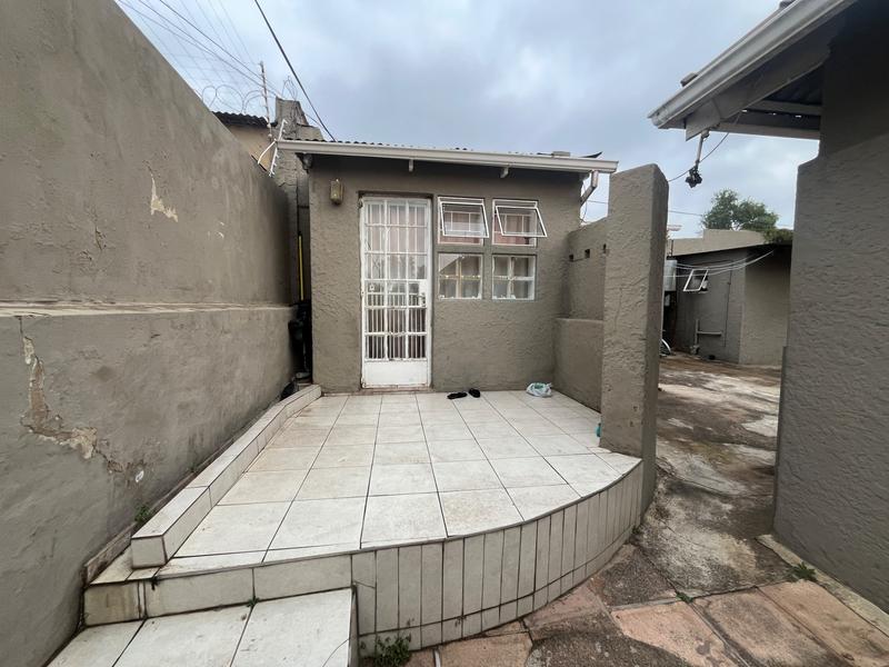 6 Bedroom Property for Sale in Orange Grove Gauteng
