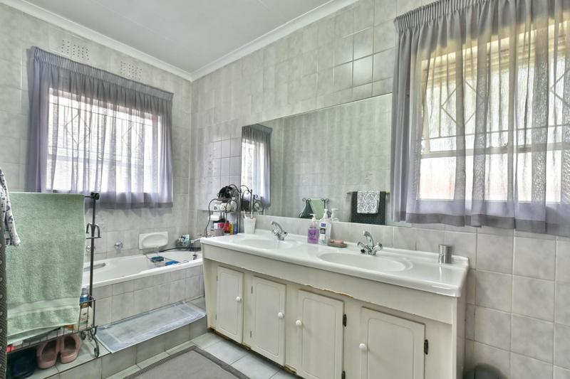 3 Bedroom Property for Sale in Brackenhurst Gauteng