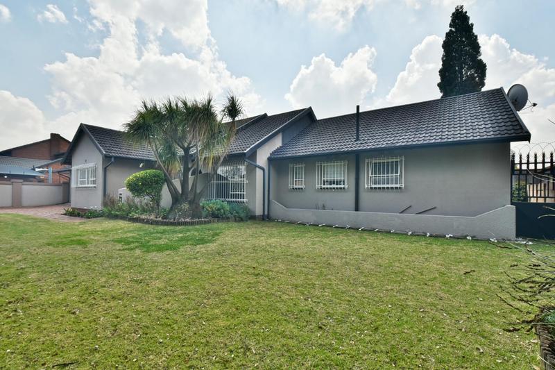3 Bedroom Property for Sale in Brackenhurst Gauteng