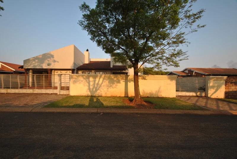 4 Bedroom Property for Sale in Dawn Park Gauteng
