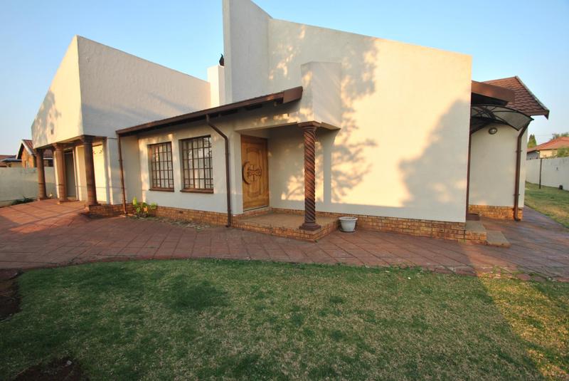 4 Bedroom Property for Sale in Dawn Park Gauteng
