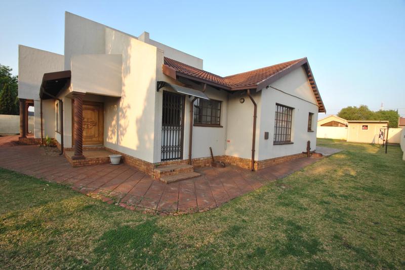 4 Bedroom Property for Sale in Dawn Park Gauteng