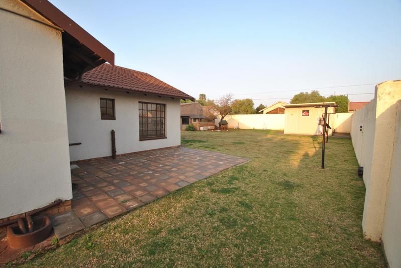 4 Bedroom Property for Sale in Dawn Park Gauteng