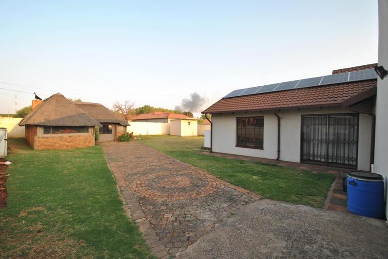4 Bedroom Property for Sale in Dawn Park Gauteng