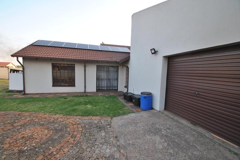 4 Bedroom Property for Sale in Dawn Park Gauteng
