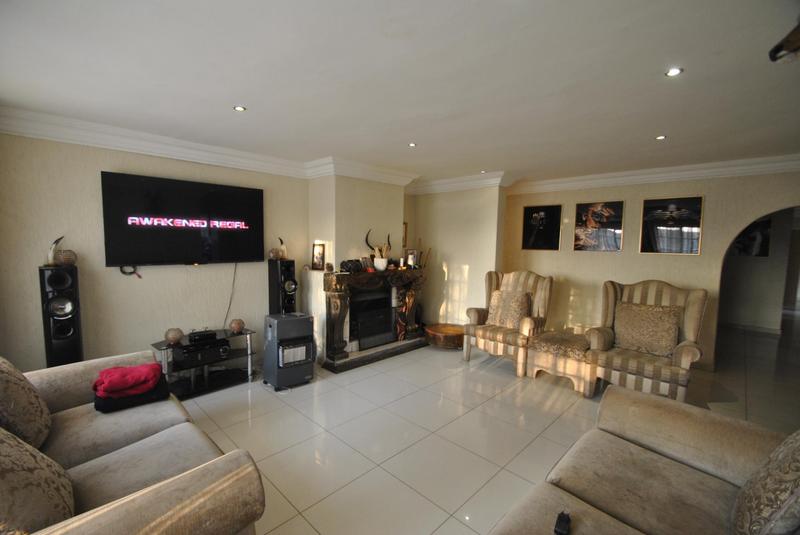4 Bedroom Property for Sale in Dawn Park Gauteng