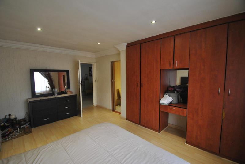 4 Bedroom Property for Sale in Dawn Park Gauteng