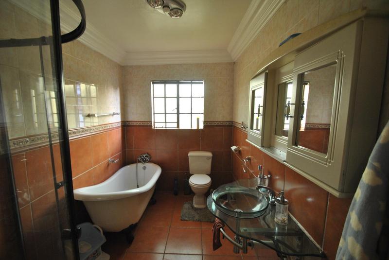 4 Bedroom Property for Sale in Dawn Park Gauteng