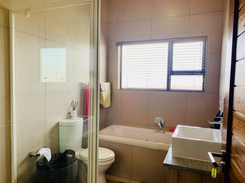 To Let 3 Bedroom Property for Rent in Midstream Hill Gauteng