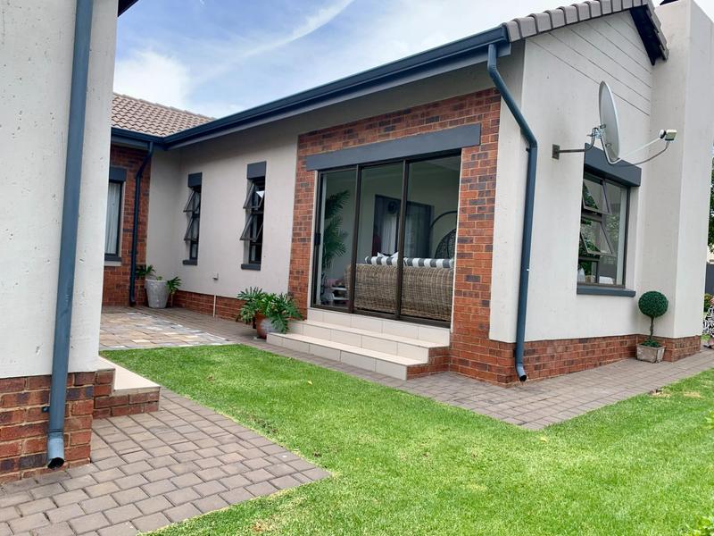 To Let 3 Bedroom Property for Rent in Midstream Hill Gauteng