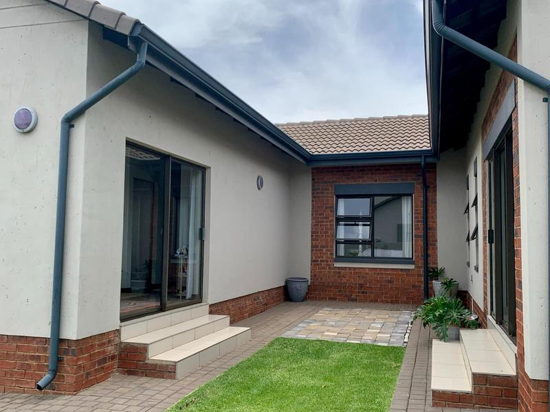 To Let 3 Bedroom Property for Rent in Midstream Hill Gauteng