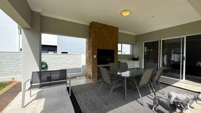 4 Bedroom Property for Sale in Midstream Ridge Gauteng