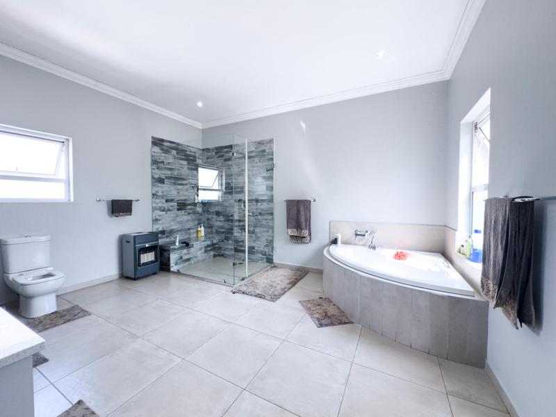 4 Bedroom Property for Sale in Midstream Ridge Gauteng
