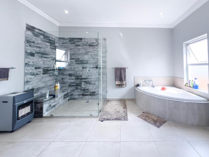 4 Bedroom Property for Sale in Midstream Ridge Gauteng