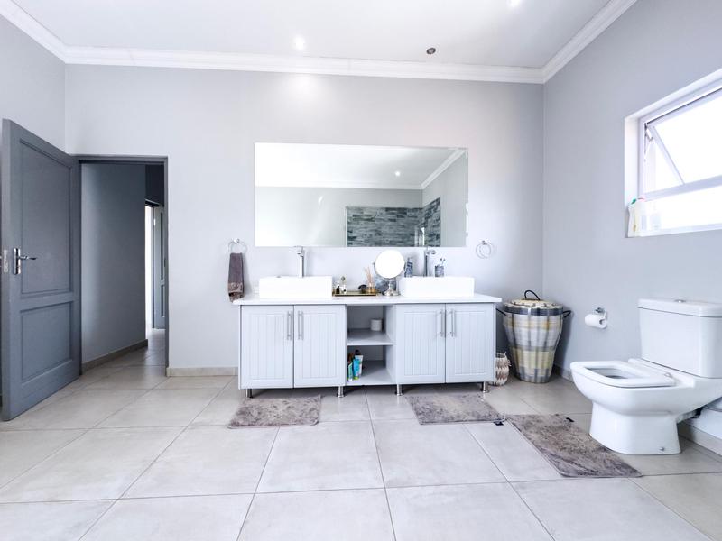 4 Bedroom Property for Sale in Midstream Ridge Gauteng