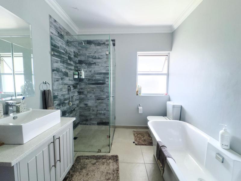 4 Bedroom Property for Sale in Midstream Ridge Gauteng