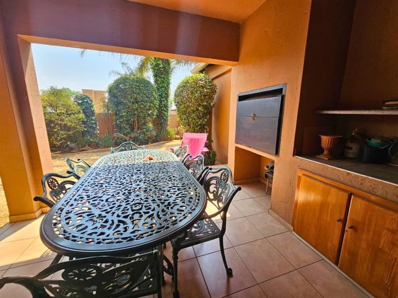 To Let 3 Bedroom Property for Rent in Glen Marais Gauteng