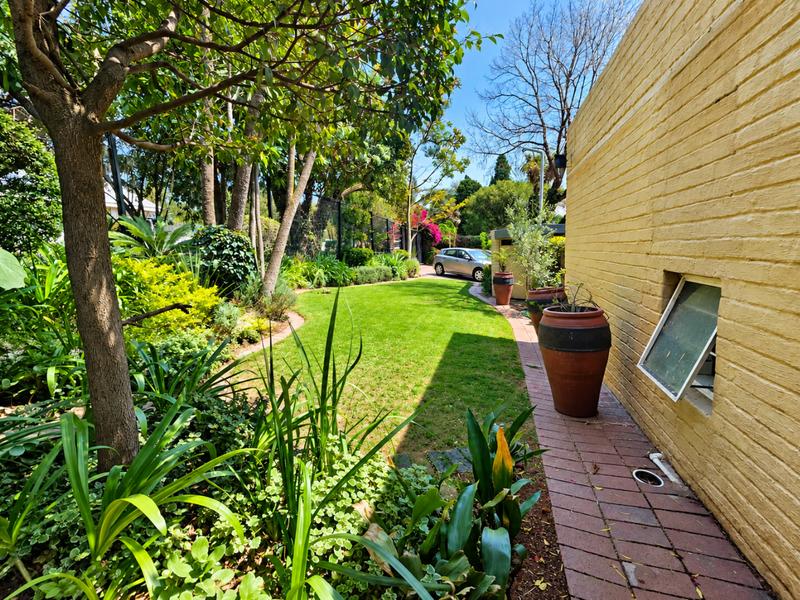 To Let 3 Bedroom Property for Rent in Linden Gauteng
