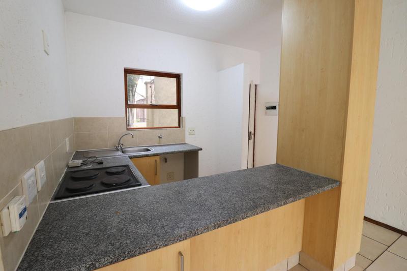 To Let 1 Bedroom Property for Rent in Lonehill Gauteng