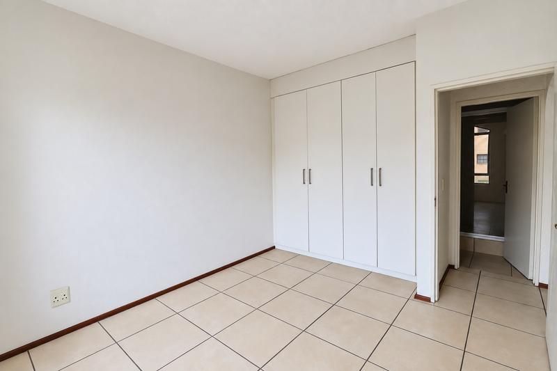 To Let 1 Bedroom Property for Rent in Lonehill Gauteng