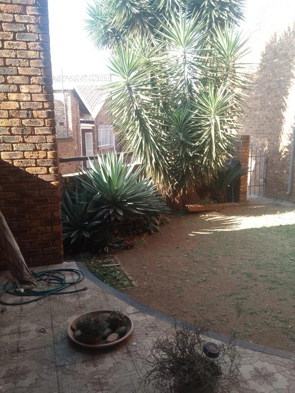 To Let 2 Bedroom Property for Rent in Petersfield Gauteng