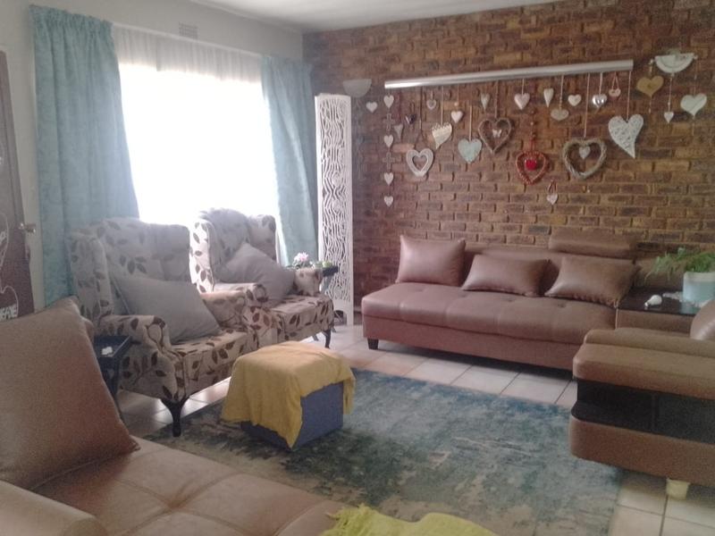 To Let 2 Bedroom Property for Rent in Petersfield Gauteng
