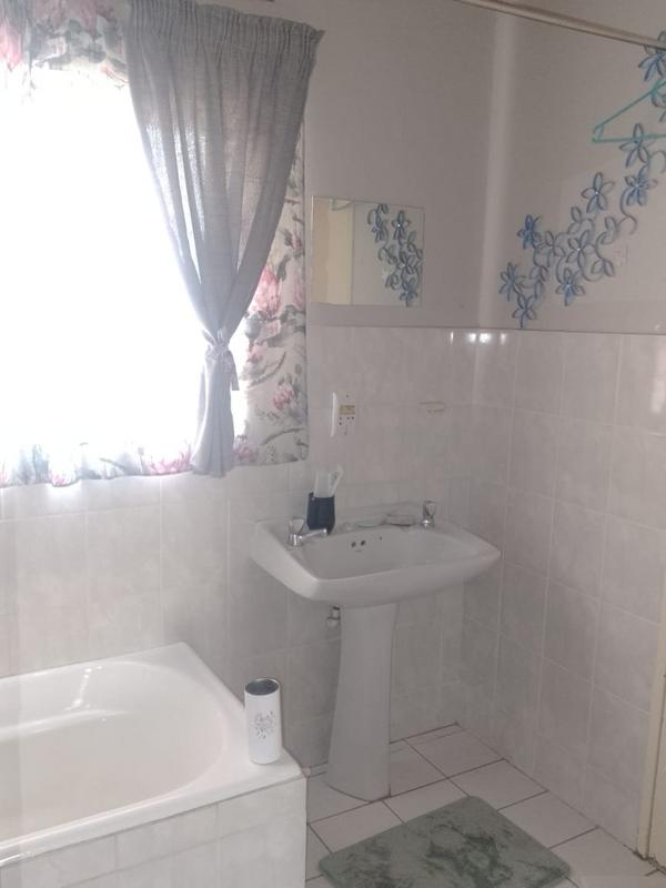 To Let 2 Bedroom Property for Rent in Petersfield Gauteng