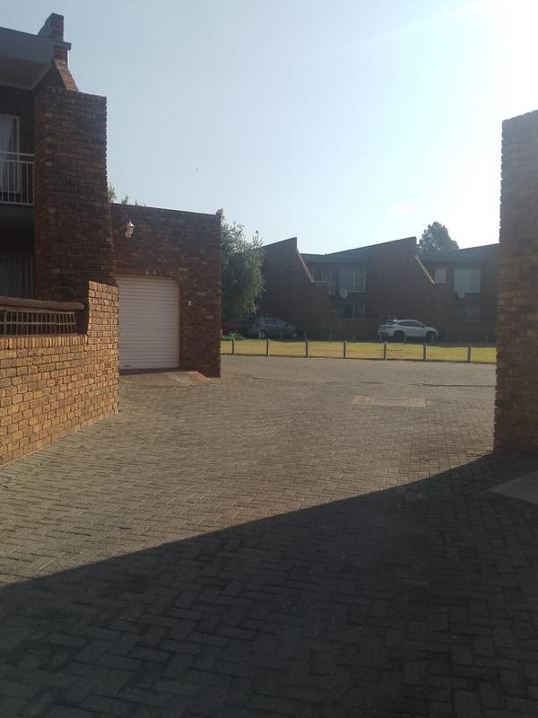 To Let 2 Bedroom Property for Rent in Petersfield Gauteng
