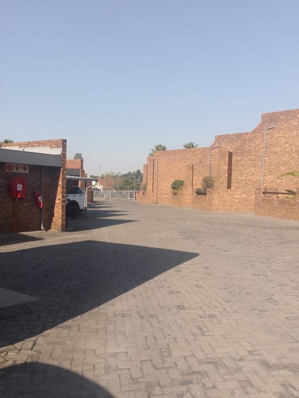 To Let 2 Bedroom Property for Rent in Petersfield Gauteng