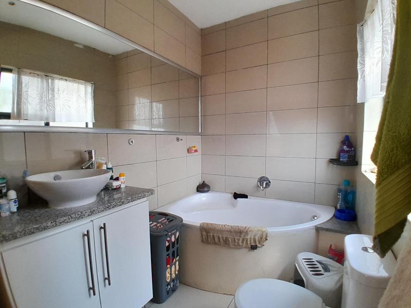 To Let 2 Bedroom Property for Rent in Rooihuiskraal North Gauteng