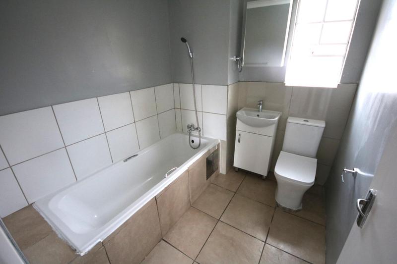 To Let 2 Bedroom Property for Rent in Vorna Valley Gauteng