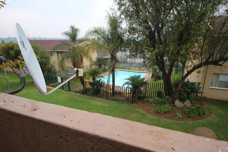 To Let 2 Bedroom Property for Rent in Vorna Valley Gauteng