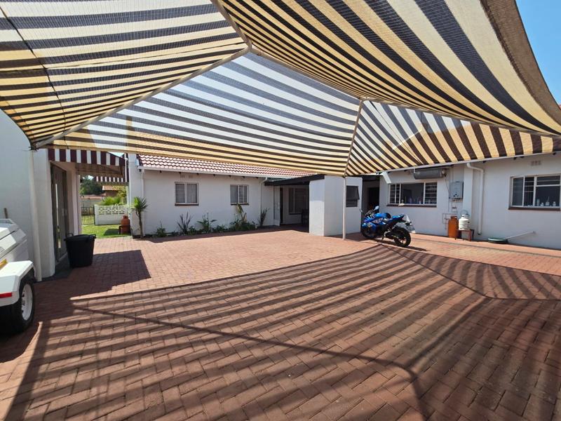 3 Bedroom Property for Sale in Helikonpark Gauteng